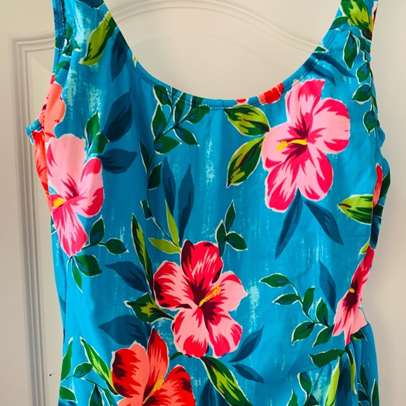 ❤️SOLD ON MERCARI❤️NWOT BEAUTIFUL BRIGHT SABREE 1 PIECE BATHING SUIT SIZE 20W - Picture 2 of 9